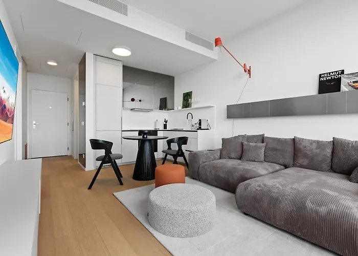 Skypark 1-bedroom On Floor 28 With Panoramic View And Parking By Skyviews * Pozsony